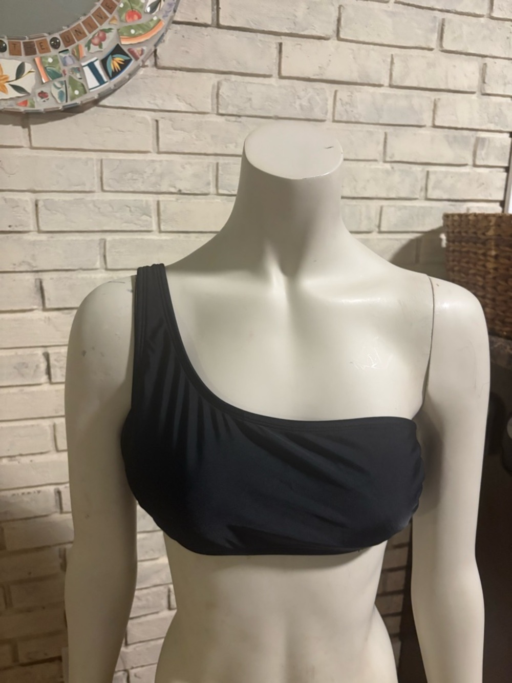 CUPSHE women’s M, minimalist,asymmetrical bikini top. Pull-on, adjustable. EUC